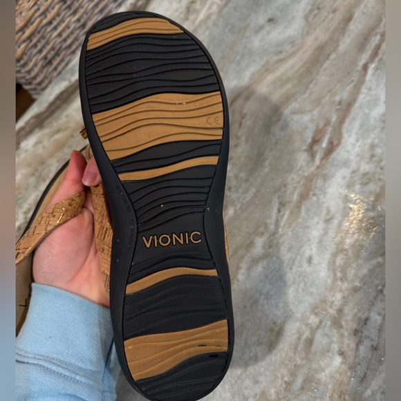 Women’s VIONIC Bella Toe Post Sandal- Gold cork. Size 11 - Picture 4 of 8